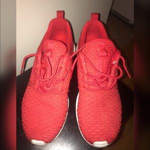 Red Nike Roshe Flyknit